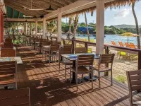 NEW! Remodeled studio just Steps from Beach, Pool, and Restaurants! Hotels in Frydendal