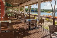 NEW! Remodeled studio just Steps from Beach, Pool, and Restaurants! Hotels in Frydendal