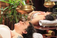 Ayur Botaniqs - ที่มีสปา