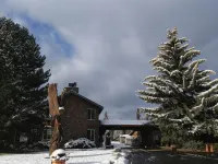 Chalet Inn Hotels near Whitefish Pottery