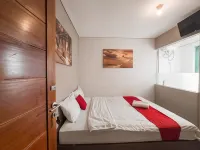 RedDoorz Plus Near Hayam Wuruk 2