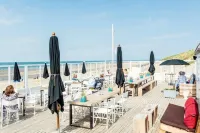 House with character in Amsterdamse School architecture Hotels in Burgh Haamstede