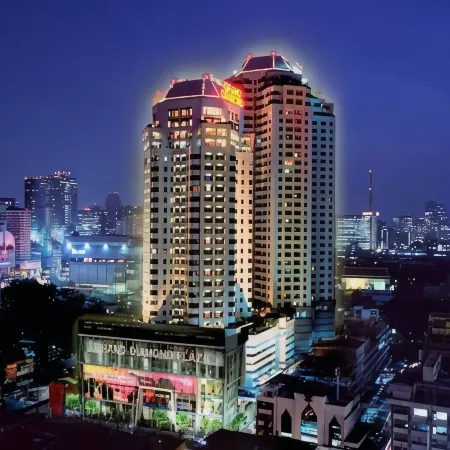 Grand Diamond Suites Hotel Отели рядом с достопримечательностью «Алтари на перекрестке Ратчапрасонг»