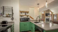 REMODELED! 2B/2B, Deck off10th GOLF Green, Dog Friendly, Pool, WIFI, in Resort!