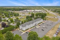 Microtel Inn & Suites by Wyndham Manistee Hotel di 