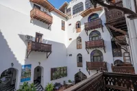 Dhow Palace Hotel