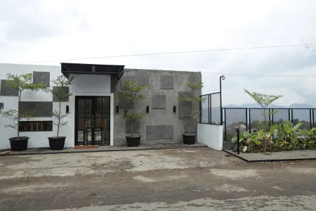 D'Stone Mountain Villa by Hi Villas Отели рядом с достопримечательностью «Zoomanji Bandung»