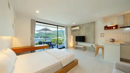 Tongyeong & Casa Pension Отели рядом с достопримечательностью «Skyline Luge Tongyeong»