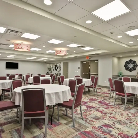 Home2 Suites by Hilton - Kansas City Airport Отели в г. Платт Вудс