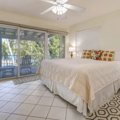 Panoramic Bay Views and Dockage for Boat - Stunning Tropical Retreat