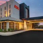 Hampton Inn & Suites Austin-Airport Hotel dekat McKinney Falls State Park