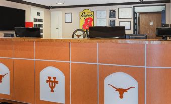 Super 8 by Wyndham Austin University/Downtown Area
