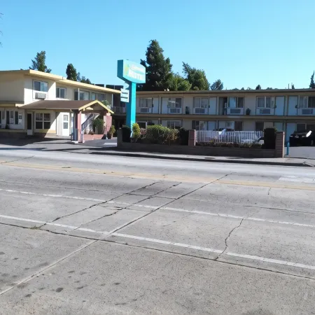 Highlander Motel