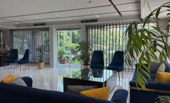 Envoy Continental Hotel