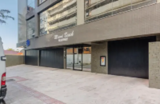 Aptos em prédio a 90 m da Praia de Perequê - Rihs