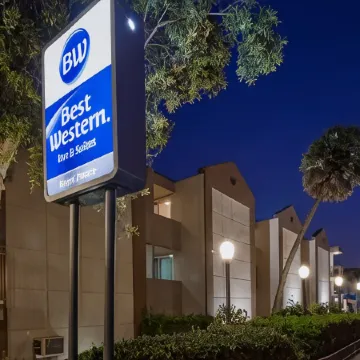 Best Western Royal Palace Inn & Suites Отели рядом с достопримечательностью «Сенчури-Сити»