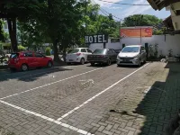 Bali Indah Hotel Bandung - Parkplatz