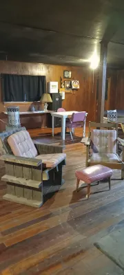 A private camp situated on 60 acres. Purple paint for hikers to see huge rocks. - Chalets