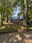 3-bedroom house in charming Jamestown with easy access to boat ramp!