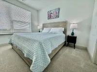 Luxury Apartment King Bed Stunning View Pool Gym Near Mayo Clinic UNF & Beaches - Condos