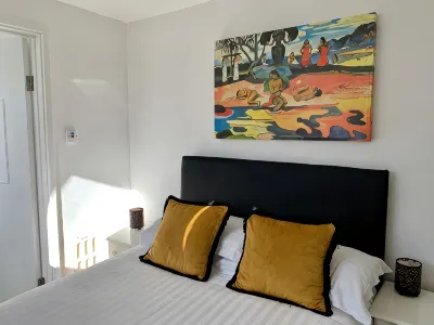 Sarum Apart-Hotel Отели в г. 