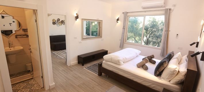 Charming 2-bedroom apartment with WiFi, AC in quaint Mikhmanim Hotels in Akko