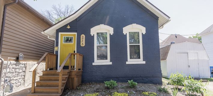 Charming 1Br House with WiFi, AC, Private Patio + Cruiser Bikes & Grill ADD-Ons Hotels in Winona County