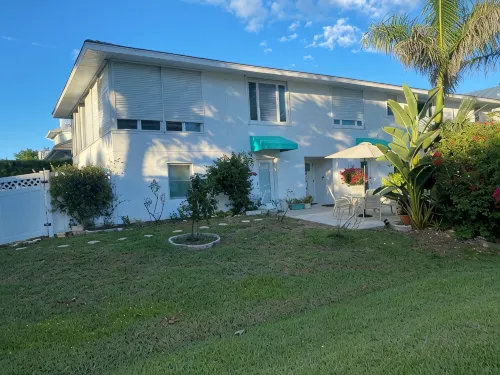 Closest studio to Vanderbilt Bch, lovely remodel, yard, has everything & extras!
