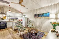 Miss Sunshine Boutique Accommodation Mount MarthaPool, Pet & Kid Friendly - Homestays