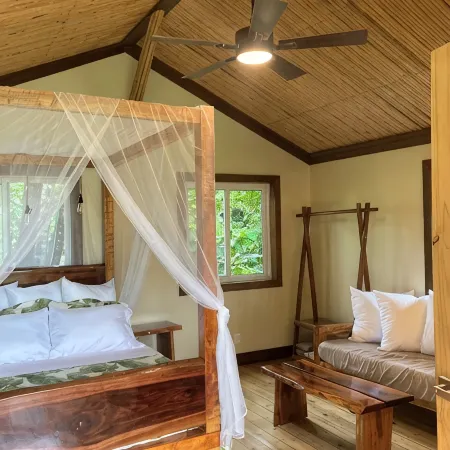Tranquil Waterfall Studio, Oceanfront with Jungle Hiking and Starlink