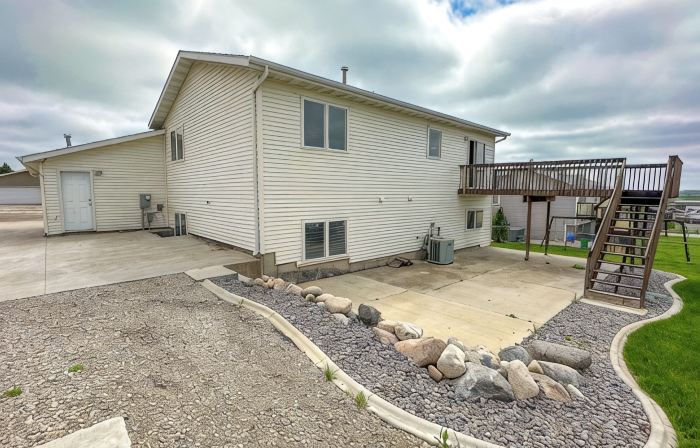 Spacious/Clean 4 Bedroom 2 Bathroom Home away from Home.