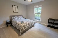 Private Pool–Renovated Home for Groups/Getaways - สระว่ายน้ำส่วนตัว