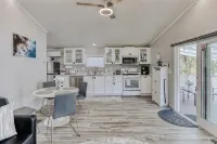 Modern Suite • 10 Min to Corning • Quiet & Cozy - Apartments