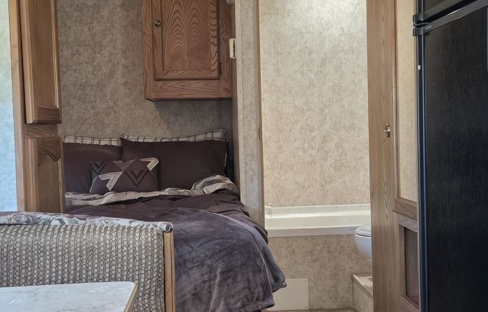 Cozy RV in the Middle of Forks 3 blocks from main Street