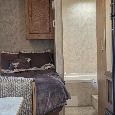 Cozy RV in the Middle of Forks 3 blocks from main Street