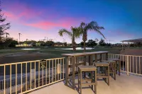 Sunset Oasis: 4 Bed Retreat w/ Pool Heating Included! Stunning Golf Course Views