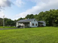 Kennerdell Country Retreat with seasonal inground pool Hotels in Venango County