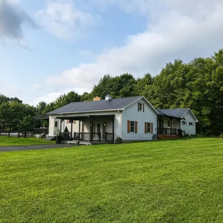 Kennerdell Country Retreat with seasonal inground pool
