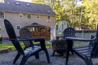 Mohawk Kudil in Poconos !Njoy Your spring with Hot Tub, Private Pool & Game Room - Villas