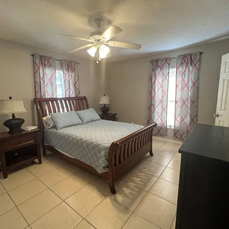 Charming 2-bedroom house in tranquil LaBelle with WiFi, AC