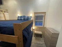 “The” Lodge of Adams County is a Charming 2-bedroom house in Blue Creek with AC