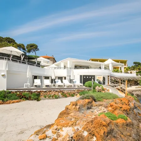 Waterfront villa in Cap d'Antibes