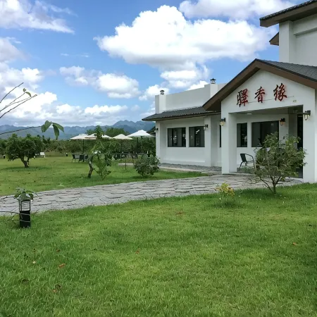 Yi-Xiang Yuan Guest House Отели рядом с достопримечательностью «Ранчо Жуйсуй»