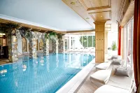 Traumhotel Alpina - 4 Sterne Superior Luxushotel, Hoteleigenen Badesee, Adults Only - Pools