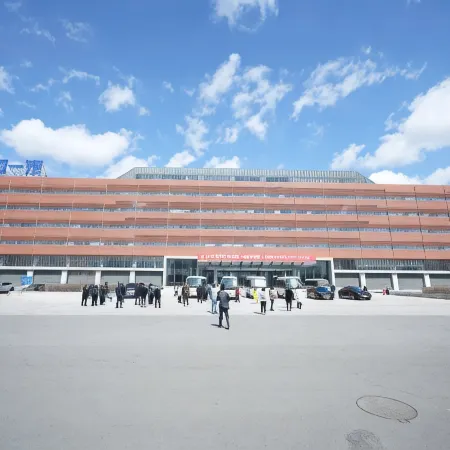 Continent Business Hotel (Changchun West Railway Station)