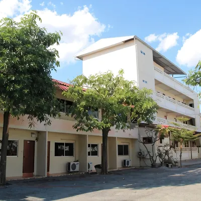โรงแรมราชพฤกษ์รีสอร์ท โรงแรมใกล้วังนารายณ์