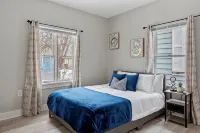Newly-renovated 2-bedroom House with a Luxurious Massage Chair - Bungalows