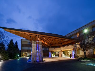 Holiday Inn Express CHICAGO-DOWNERS GROVE by IHG