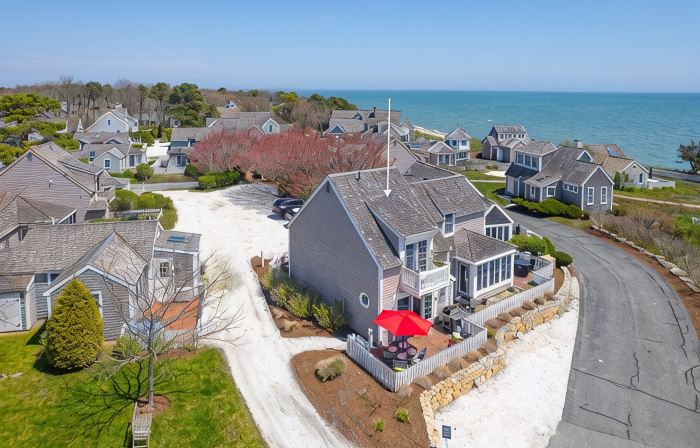 Maushop Village-Exceptional, 2 Bedrooms, Sleeps 4, 1.5 Baths, with Great Views.