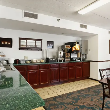 Super 8 by Wyndham Brooklyn Center/Mpls